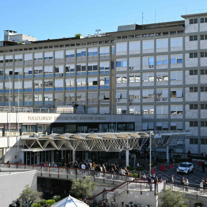 Papa Leone, il decorso post-operatorio è regolare
