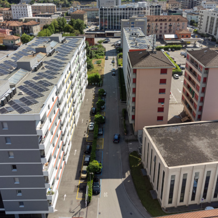 Degrado in via Odescalchi, il Municipio: «I controlli ci sono». E spuntano segnalazioni e multe