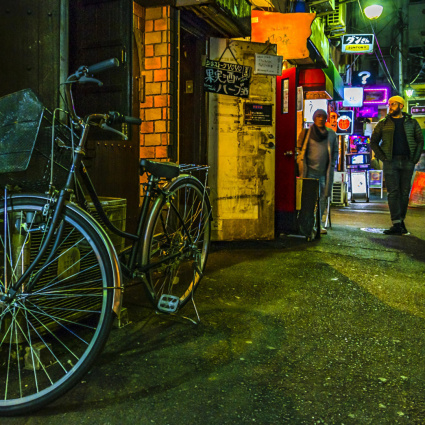 Dietro le luci di Tokyo: i figli dimenticati tra droga, prostituzione e morte