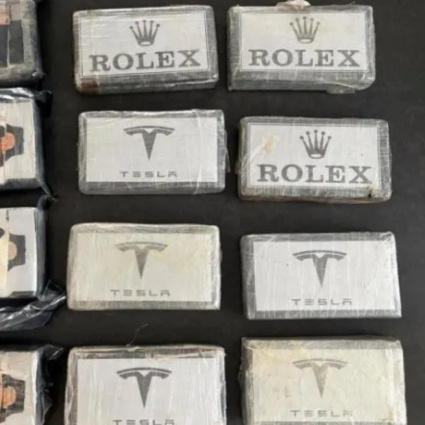 Cocaina "griffata" Tesla e Rolex, sequestrati dodici chili