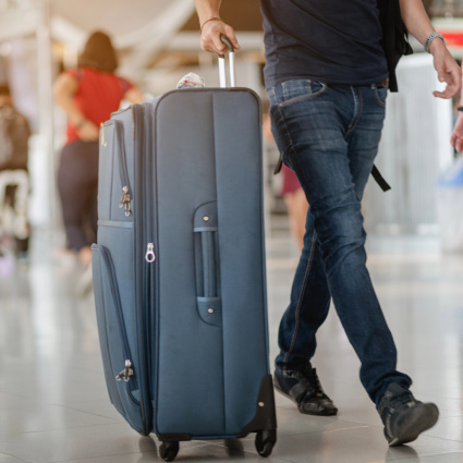 Credevano di trasportare cellulari, ma erano 16 kg di cannabis: arrestati due svizzeri