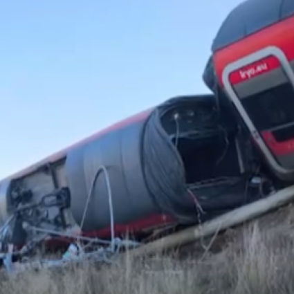 Scontro tra due treni sulla linea ad alta velocità: decine i morti