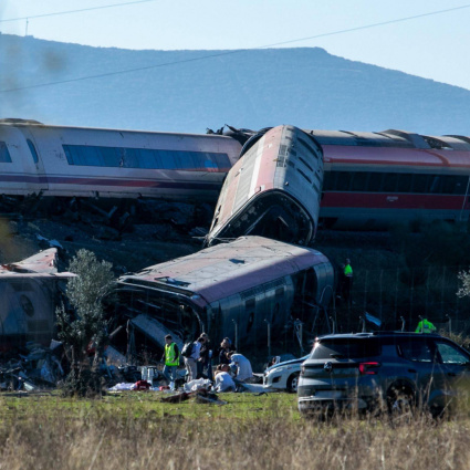 Scontro tra due treni sulla linea ad alta velocità: decine di morti