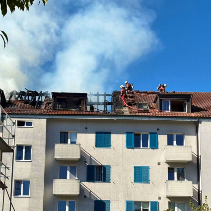Edificio in fiamme: un residente risulta disperso