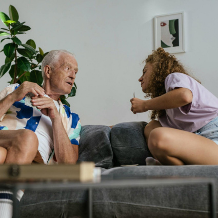 Più "tu" e meno "per favore": i giovani sono ancora educati?