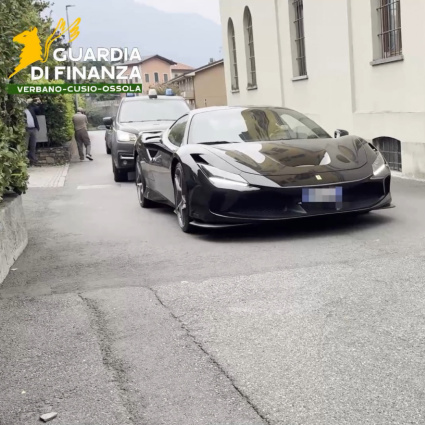Ferrari, Rolex e 346mila euro in contanti sequestrati a un ristoratore del Verbano
