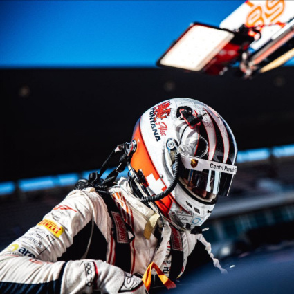 Alex Fontana a meno di un decimo da Verstappen, ma a Portimão la gara finisce con un ritiro