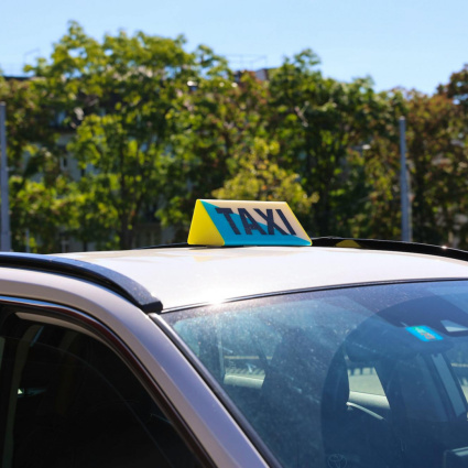 70 franchi per un chilometro e mezzo: «Questa è taxi-usura»