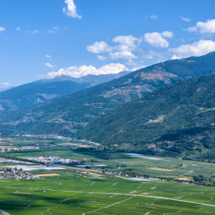 Urta il camino di un edificio con il parapendio: 23enne perde la vita