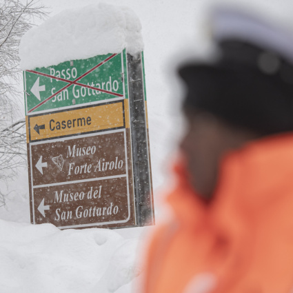 Prima neve, chiusi in anticipo San Gottardo e San Bernardino