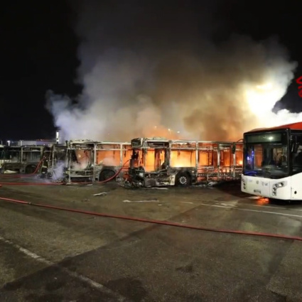 Incendio al deposito autobus di Firenze: 12 mezzi distrutti