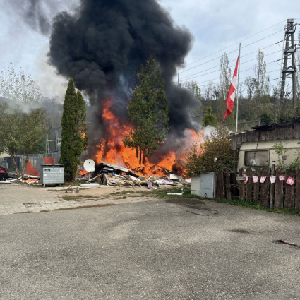 Esplode la roulotte, un ferito grave