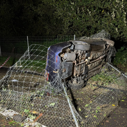 Tragedia sull'A4: perde il controllo dell'auto, sbalza fuori dall'abitacolo e muore