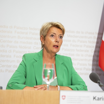 Imposizione dei coniugi: Keller-Sutter lancia la campagna del 'No'