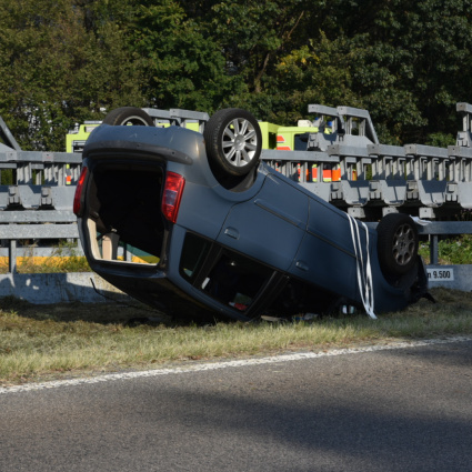 L'auto si ribalta nello svincolo dell'A2: donna ferita