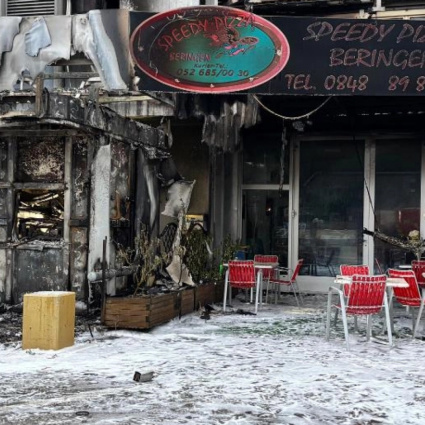 L'esplosione di un bancomat distrugge la pizzeria accanto: evacuate 13 persone