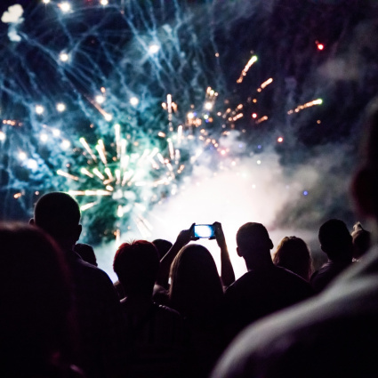 L'iniziativa sui fuochi d'artificio convince, l'aumento dell'IVA per la 13esima AVS invece no
