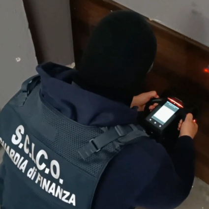 Dalla "banca occulta" al permesso B: i legami svizzeri del 62enne arrestato a Lugano