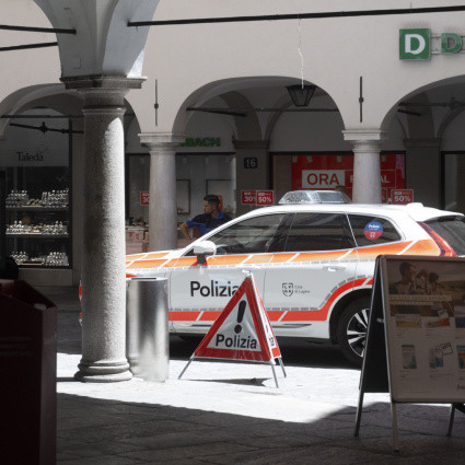 Aggressione in pieno centro: tre donne colpite, tra cui una 17enne