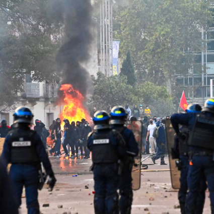 Macron: «Provo rabbia e vergogna per le devastazioni»
