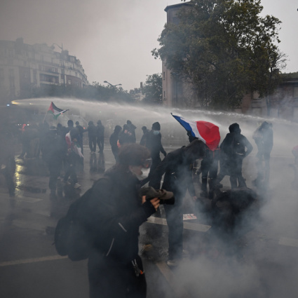 Francia, fino a 800mila manifestanti in piazza: un migliaio di fermi