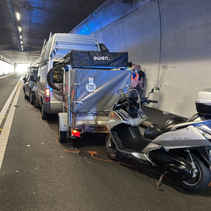 Maxi tamponamento sull'A13: coinvolti un camper, tre auto e uno scooter