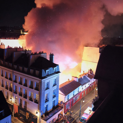 Un incendio distrugge il mercato coperto più antico della città