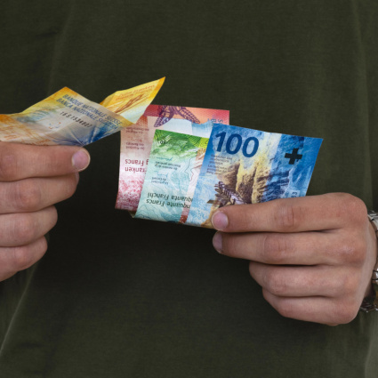Zurigo dice sì al diritto di pagare in contanti