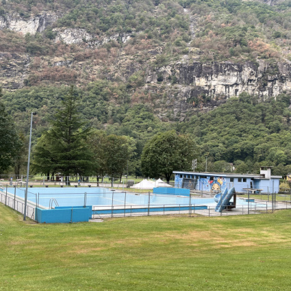 Bignasco: «No alla sepoltura della piscina». Cittadini contro il progetto del Municipio