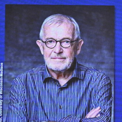 Il Nobel per la Fisica va a Francis Halzen per la scoperta dei neutrini cosmici