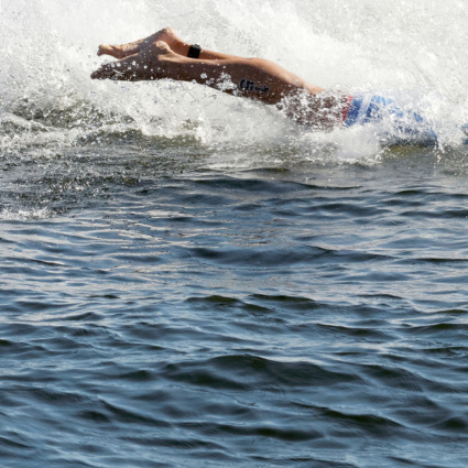 Percorre a nuoto l'intera costa della California: mai successo