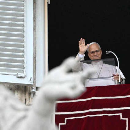 Il Papa si affaccia per l'Angelus