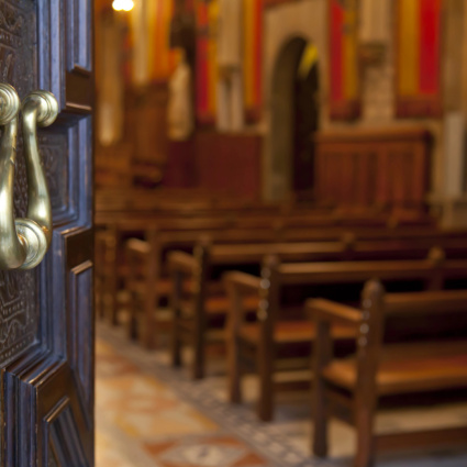 Parroco abusa di una decina di donne. La Chiesa sapeva ma non è intervenuta