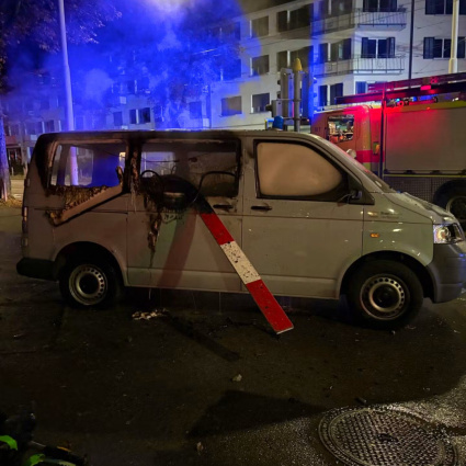 Festa illegale si trasforma in guerriglia: lanciano pietre e fuochi d'artificio alla polizia