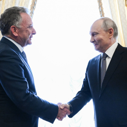 Putin fa un "regalo" a Trump e tratta con Witkoff