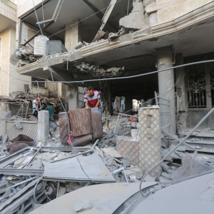 Raid israeliano su Gaza City, colpito un condominio, 5 morti