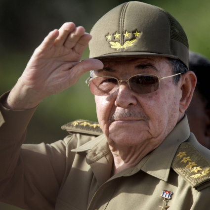 Mandato d'arresto per omicidio contro Raul Castro