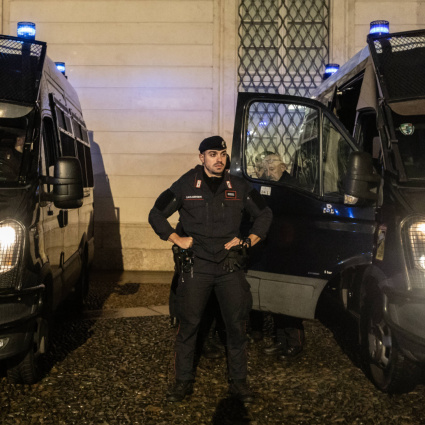 Scontri nelle piazze: all'alba ancora perquisizioni a Como