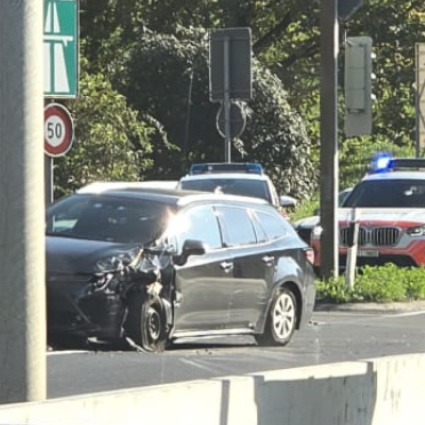 Scontro allo svincolo di Bellinzona Nord, chiusa la strada cantonale