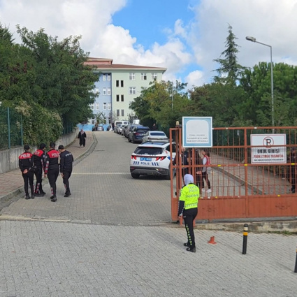 15enne accoltella studenti a scuola: un morto e 7 feriti