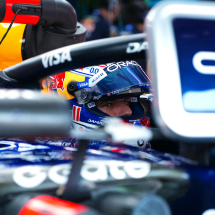Verstappen torna a ruggire e si prende la pole in Malesia