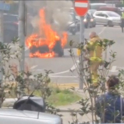 Solduno, un'auto prende fuoco in strada