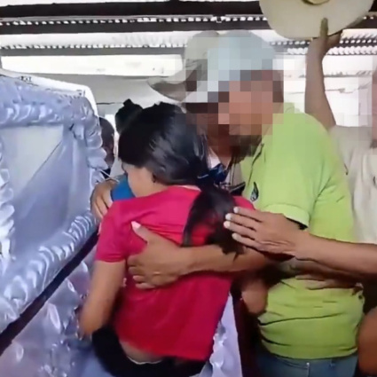 Creduta morta, si risveglia nella bara durante il suo funerale