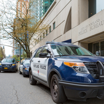 Uomo armato in una scuola elementare in Oregon: ucciso dalla polizia