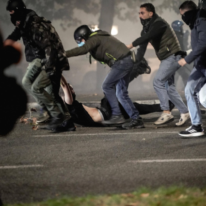 Città blindate e scontri nelle piazze: individuato il presunto organizzatore