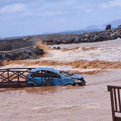 Strade sommerse, auto trascinate in mare e un morto: «È davvero spaventoso»
