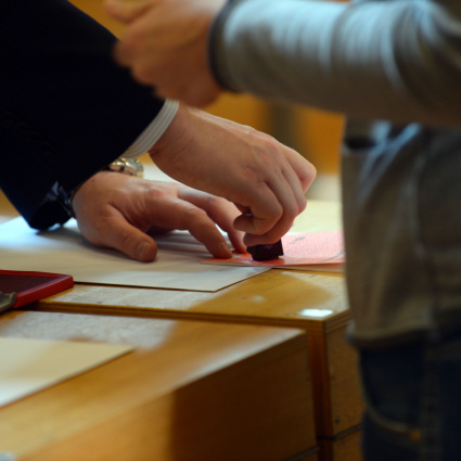 I membri uscenti del Governo in testa a Zugo