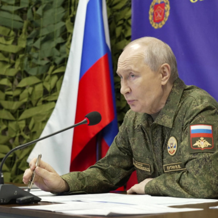 Putin lancia l’idea di un summit a tre