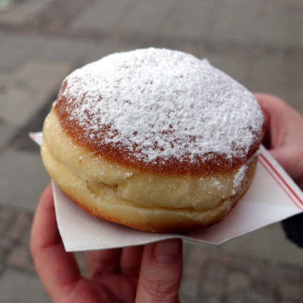 Un bombolone alla crema come arma del delitto