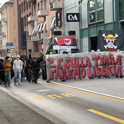 Un centinaio di partecipanti al corteo antifascista